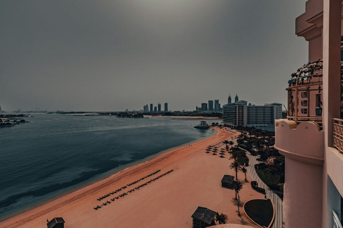 FLY TO DUBAI